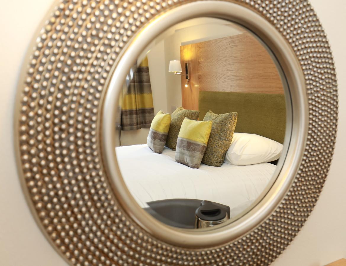 เดอะ เฟมมัส สตาร์ โฮเทล Hotel มอฟฟัต ภายนอก รูปภาพ